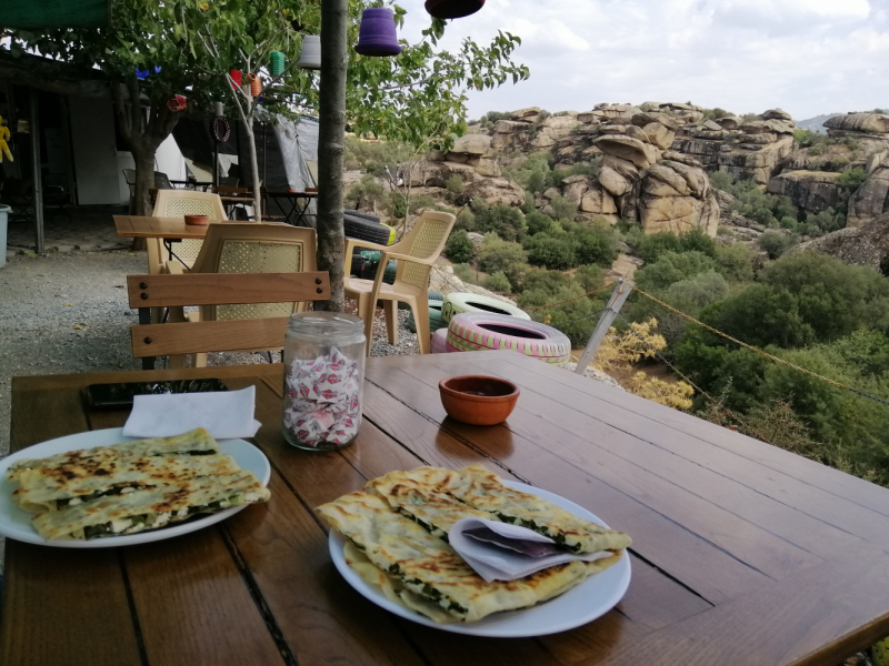 Долина Гёкбель (Gökbel Vadisi), еще называют ее Çine Kayalıkları.