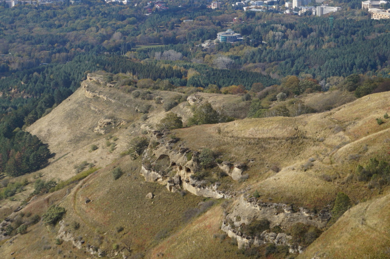 Верхний (Горный) парк. Вид на гроты