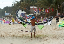 Хэллоу БаБай или Декабрьский Вьетнам (2011), Фото Траффик