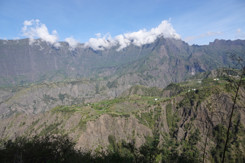 Маврикий умер (ковид), да здравствует Реюньон! Вместо пляжа лезем в горы