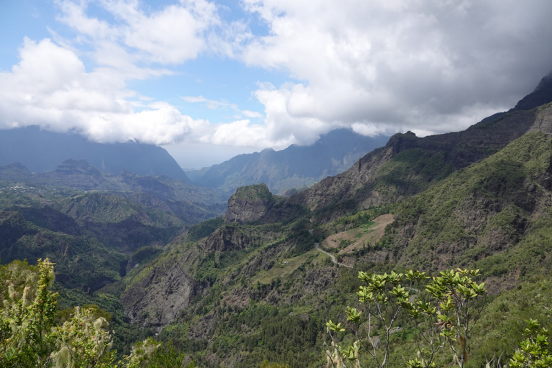 Маврикий умер (ковид), да здравствует Реюньон! Вместо пляжа лезем в горы