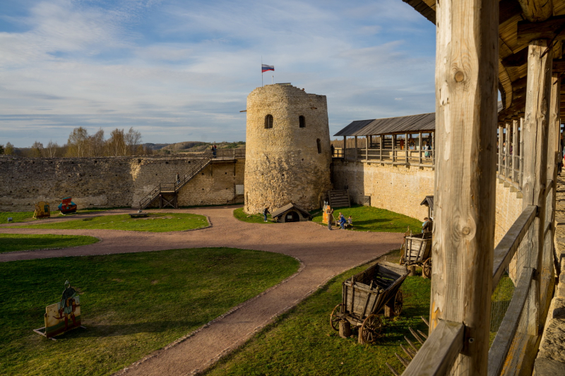 По Северо-Западным областям: от Изборска до Выборга