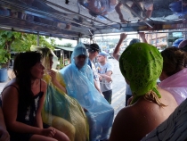 пакетники спасаются от пожелания счастья