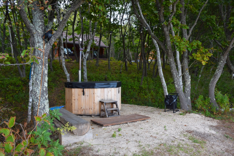 Остров и бухта Петрова