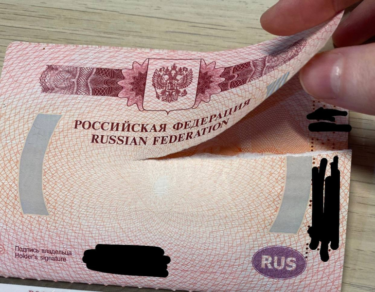 Поврежден загранпаспорт - могут быть проблемы на границе