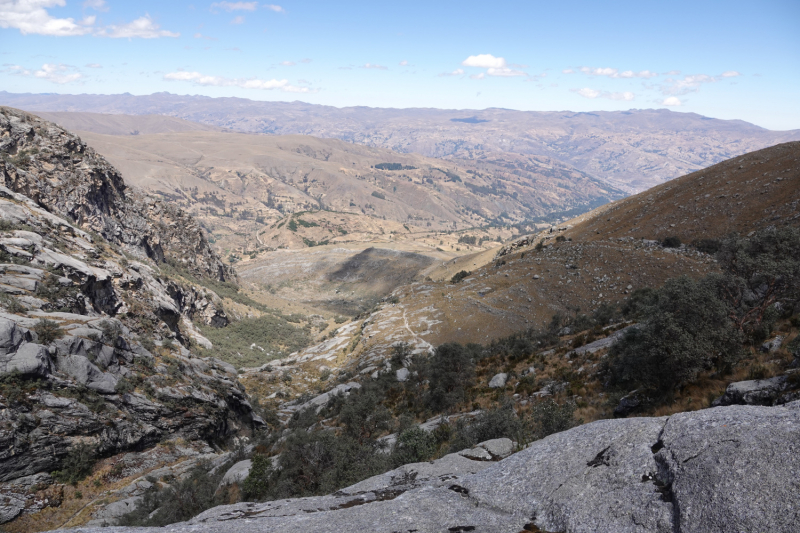 Активный взгляд на Перу летом 2022 г. (трое здоровы, а у одного ножка болит)