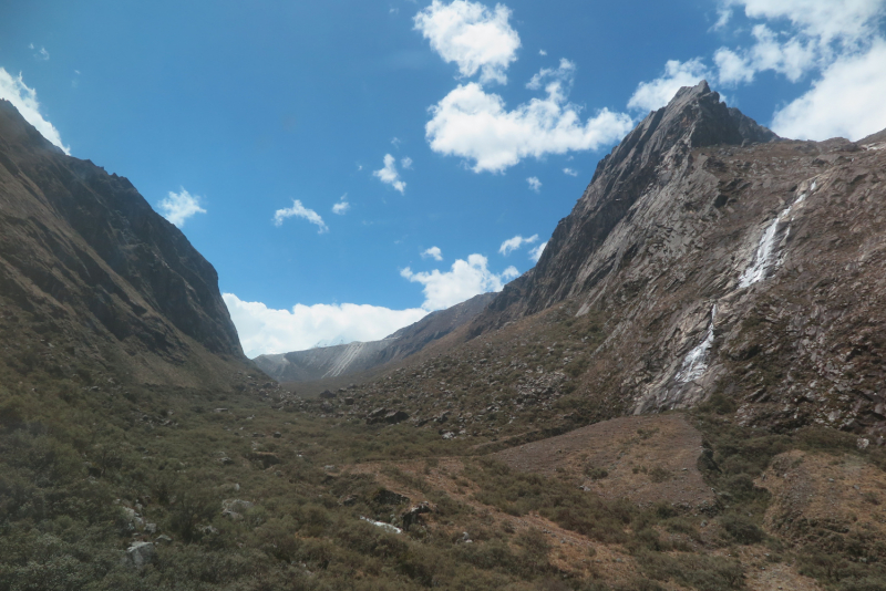 Активный взгляд на Перу летом 2022 г. (трое здоровы, а у одного ножка болит)