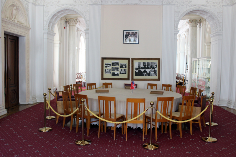 Достопримечательности Крыма: Феодосия, Коктебель, Судак, Нов свет, Ялта, Гурзуф, Ай-Петри. Фиолент Балаклава, Бахчисарай, Алушта, Евпатория, Тарханкут