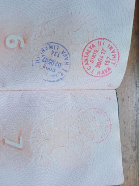 Поврежден загранпаспорт - могут быть проблемы на границе