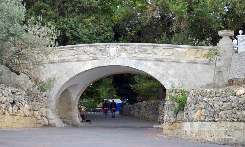 Достопримечательности Крыма: Феодосия, Коктебель, Судак, Нов свет, Ялта, Гурзуф, Ай-Петри. Фиолент Балаклава, Бахчисарай, Алушта, Евпатория, Тарханкут