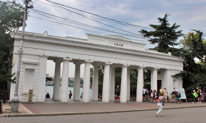 Достопримечательности Крыма: Феодосия, Коктебель, Судак, Нов свет, Ялта, Гурзуф, Ай-Петри. Фиолент Балаклава, Бахчисарай, Алушта, Евпатория, Тарханкут