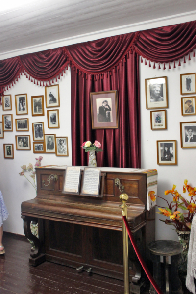 Достопримечательности Крыма: Феодосия, Коктебель, Судак, Нов свет, Ялта, Гурзуф, Ай-Петри. Фиолент Балаклава, Бахчисарай, Алушта, Евпатория, Тарханкут