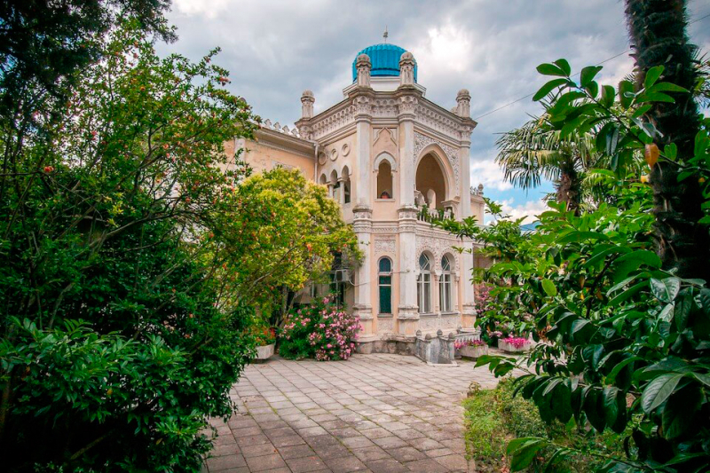 Достопримечательности Крыма: Феодосия, Коктебель, Судак, Нов свет, Ялта, Гурзуф, Ай-Петри. Фиолент Балаклава, Бахчисарай, Алушта, Евпатория, Тарханкут