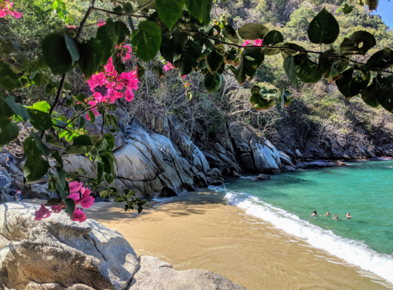 Puerto Vallarta, тихоокеанское побережье Мексики. Белое пятно на сайте Винского.