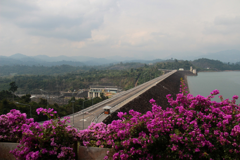Две недели в Таиланде – это же, конечно, ни о чем. Немного Ко Липе, чуть-чуть озера Чео Лан, грамулька Пхи-Пхи. И капелюшка Малайзии (Куала-Лумпур).