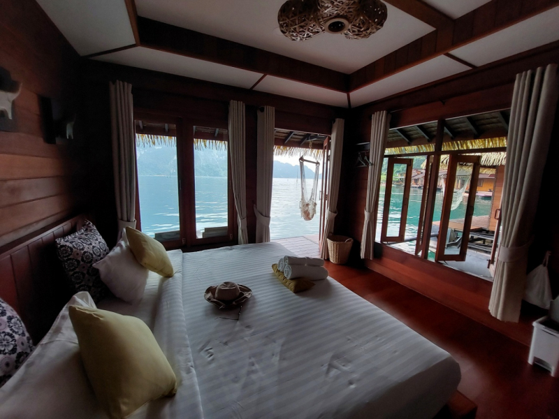 Две недели в Таиланде – это же, конечно, ни о чем. Немного Ко Липе, чуть-чуть озера Чео Лан, грамулька Пхи-Пхи. И капелюшка Малайзии (Куала-Лумпур).