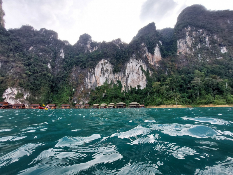 Две недели в Таиланде – это же, конечно, ни о чем. Немного Ко Липе, чуть-чуть озера Чео Лан, грамулька Пхи-Пхи. И капелюшка Малайзии (Куала-Лумпур).