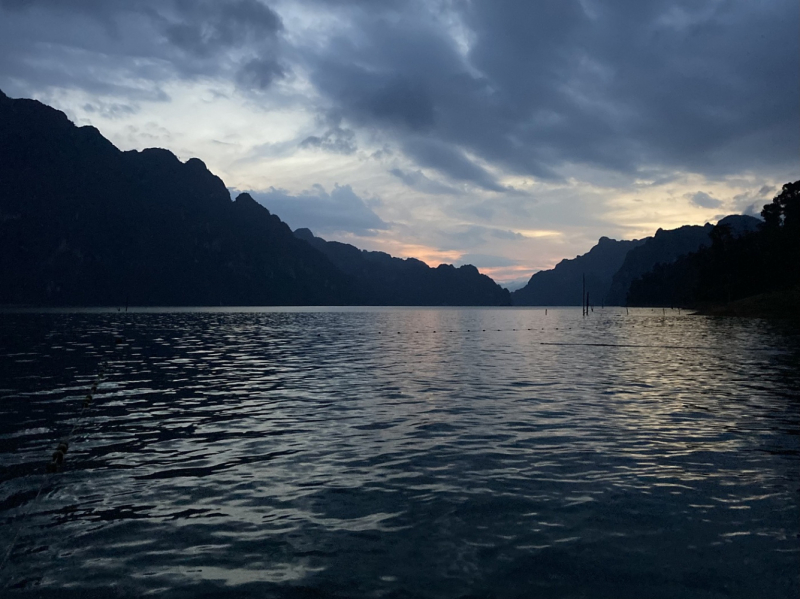 Две недели в Таиланде – это же, конечно, ни о чем. Немного Ко Липе, чуть-чуть озера Чео Лан, грамулька Пхи-Пхи. И капелюшка Малайзии (Куала-Лумпур).