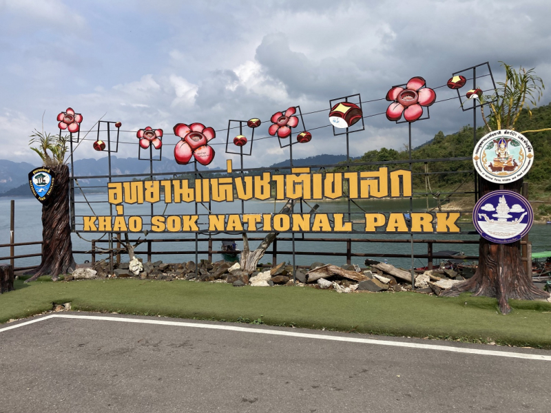 Две недели в Таиланде – это же, конечно, ни о чем. Немного Ко Липе, чуть-чуть озера Чео Лан, грамулька Пхи-Пхи. И капелюшка Малайзии (Куала-Лумпур).