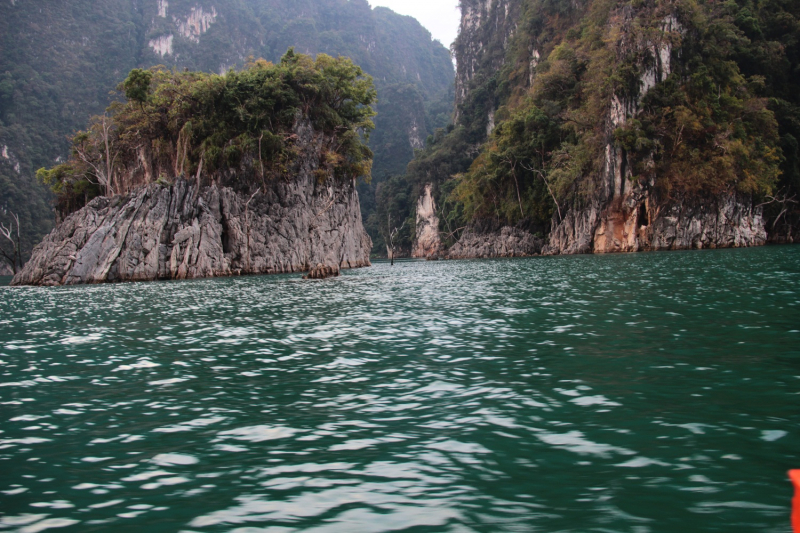 Две недели в Таиланде – это же, конечно, ни о чем. Немного Ко Липе, чуть-чуть озера Чео Лан, грамулька Пхи-Пхи. И капелюшка Малайзии (Куала-Лумпур).