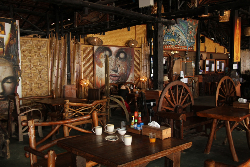 Две недели в Таиланде – это же, конечно, ни о чем. Немного Ко Липе, чуть-чуть озера Чео Лан, грамулька Пхи-Пхи. И капелюшка Малайзии (Куала-Лумпур).