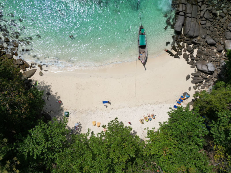 Две недели в Таиланде – это же, конечно, ни о чем. Немного Ко Липе, чуть-чуть озера Чео Лан, грамулька Пхи-Пхи. И капелюшка Малайзии (Куала-Лумпур).