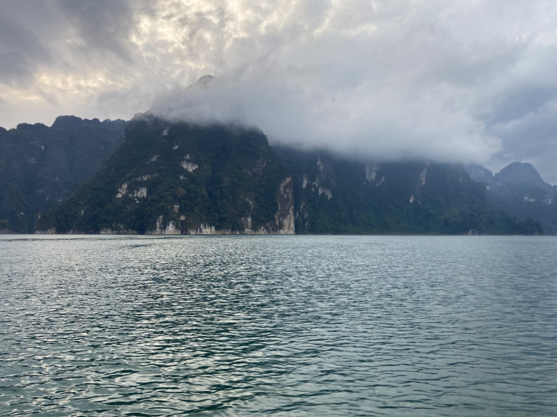 Две недели в Таиланде – это же, конечно, ни о чем. Немного Ко Липе, чуть-чуть озера Чео Лан, грамулька Пхи-Пхи. И капелюшка Малайзии (Куала-Лумпур).