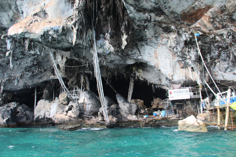 Две недели в Таиланде – это же, конечно, ни о чем. Немного Ко Липе, чуть-чуть озера Чео Лан, грамулька Пхи-Пхи. И капелюшка Малайзии (Куала-Лумпур).