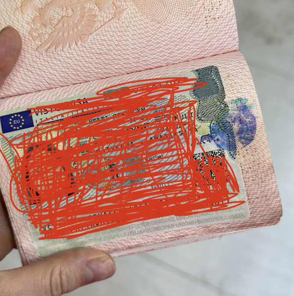 Поврежден загранпаспорт - могут быть проблемы на границе