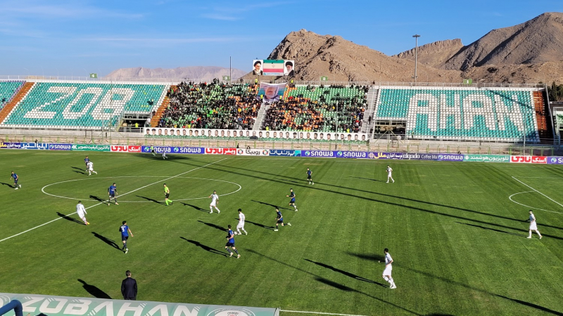 Посещение футбола в Иране