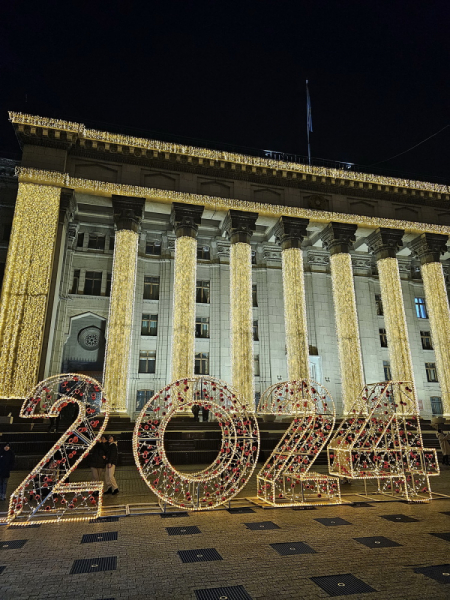 Новогодние каникулы 2024 в Алматы. Зимний хайкинг, ледяные пещеры, Чарынский каньон.