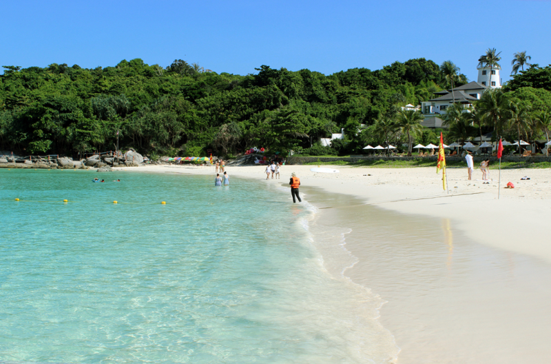 Путеводитель по Пхукету: маршруты и экскурсии, пляжи и храмы, поездки на острова  и смотровые площадки.