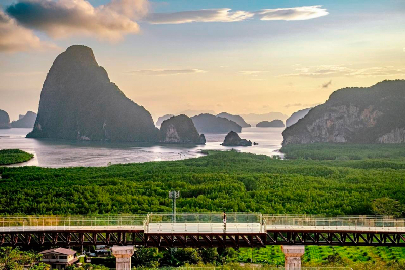 Путеводитель по Пхукету: маршруты и экскурсии, пляжи и храмы, поездки на острова  и смотровые площадки.