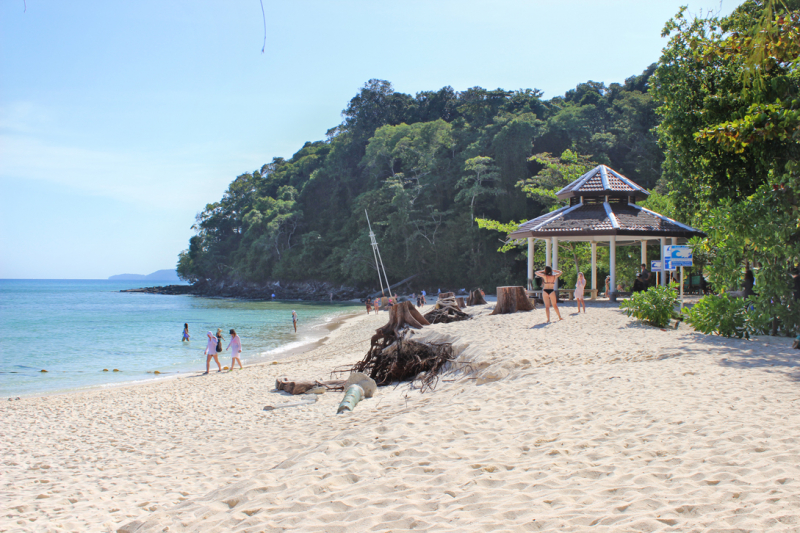 Путеводитель по Пхукету: маршруты и экскурсии, пляжи и храмы, поездки на острова  и смотровые площадки.