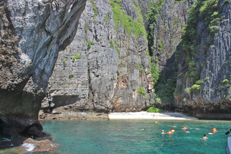 Путеводитель по Пхукету: маршруты и экскурсии, пляжи и храмы, поездки на острова  и смотровые площадки.