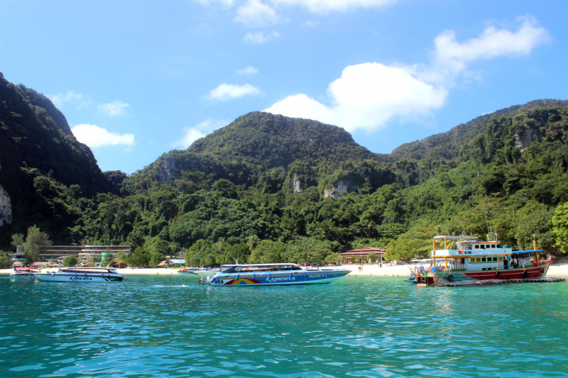 Путеводитель по Пхукету: маршруты и экскурсии, пляжи и храмы, поездки на острова  и смотровые площадки.