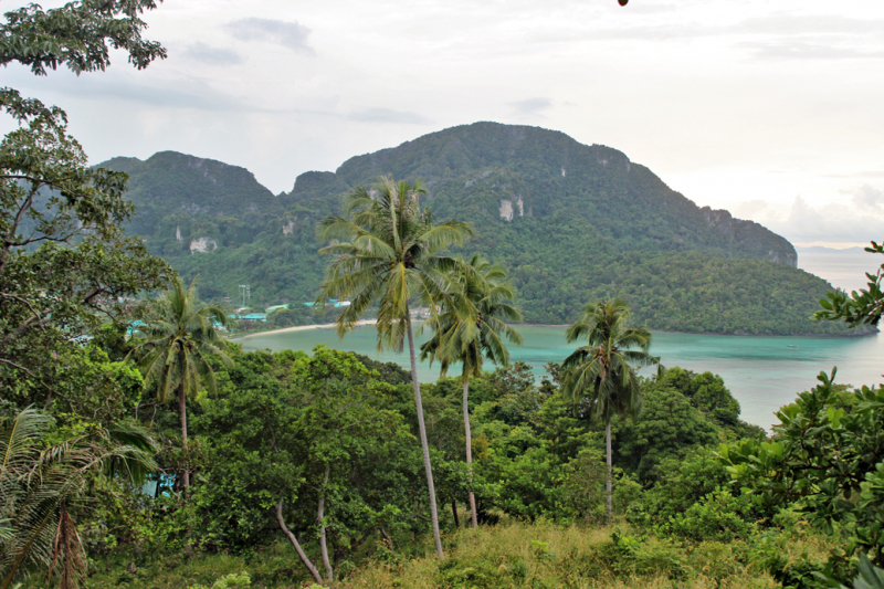 Путеводитель по Пхукету: маршруты и экскурсии, пляжи и храмы, поездки на острова  и смотровые площадки.
