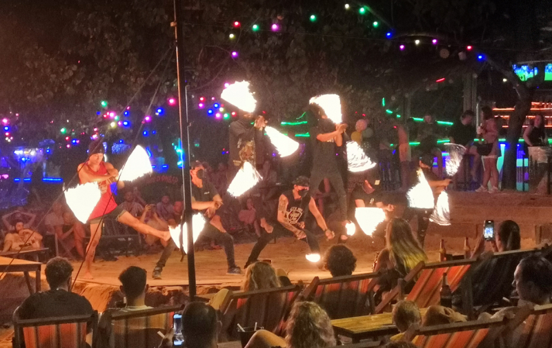 Путеводитель по Пхукету: маршруты и экскурсии, пляжи и храмы, поездки на острова  и смотровые площадки.