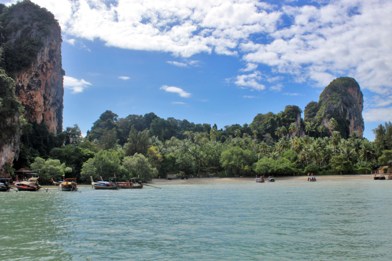 Путеводитель по Пхукету: маршруты и экскурсии, пляжи и храмы, поездки на острова  и смотровые площадки.