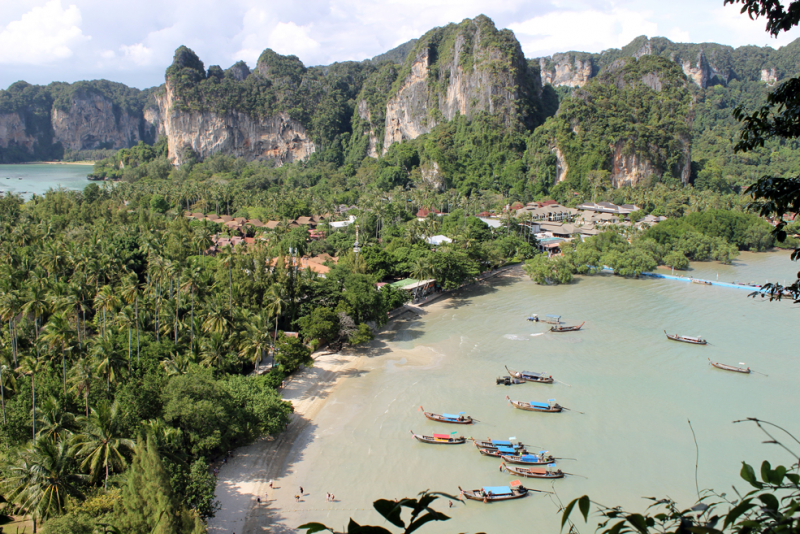 Путеводитель по Пхукету: маршруты и экскурсии, пляжи и храмы, поездки на острова  и смотровые площадки.