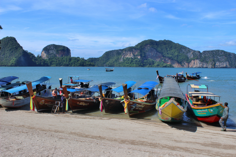 Путеводитель по Пхукету: маршруты и экскурсии, пляжи и храмы, поездки на острова  и смотровые площадки.