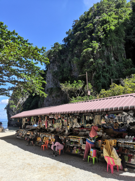 Путеводитель по Пхукету: маршруты и экскурсии, пляжи и храмы, поездки на острова  и смотровые площадки.