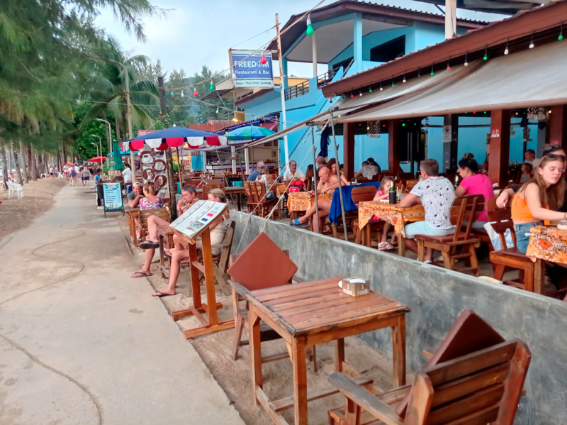 Путеводитель по Пхукету: маршруты и экскурсии, пляжи и храмы, поездки на острова  и смотровые площадки.