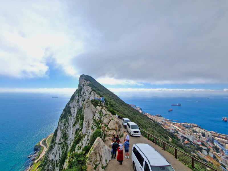 Жаркая и солнечная Великобритания в феврале или Welcome to Gibraltar