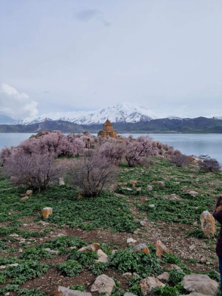 Урарту, Ноев ковчег, Арарат - и прочие интересности вокруг озера Ван (апрель 2024)