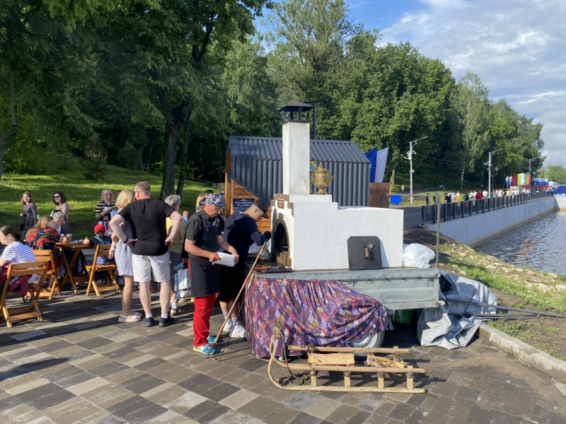 На север! Вологодские кружева, Поважские домовые росписи, Архангельские козули, Расписные небеса, Каргопольская игрушка, Онежские петроглифы...