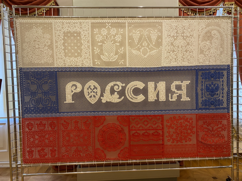 На север! Вологодские кружева, Поважские домовые росписи, Архангельские козули, Расписные небеса, Каргопольская игрушка, Онежские петроглифы...