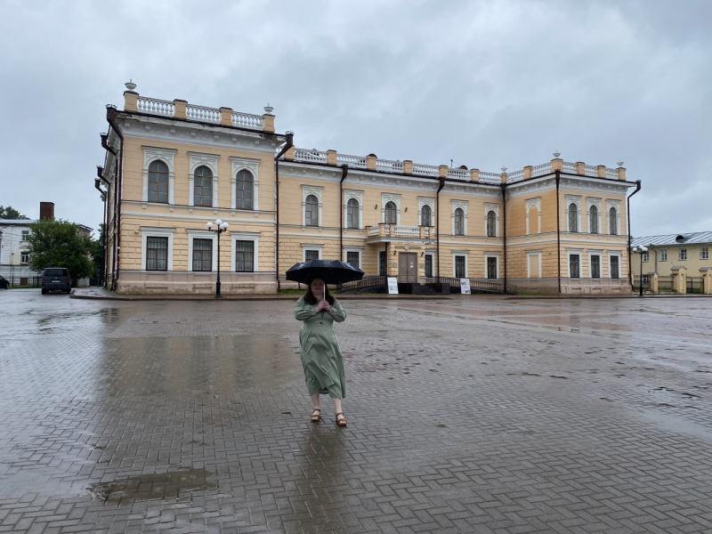 На север! Вологодские кружева, Поважские домовые росписи, Архангельские козули, Расписные небеса, Каргопольская игрушка, Онежские петроглифы...
