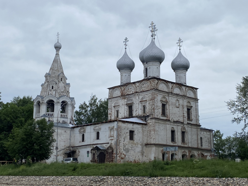 На север! Вологодские кружева, Поважские домовые росписи, Архангельские козули, Расписные небеса, Каргопольская игрушка, Онежские петроглифы...
