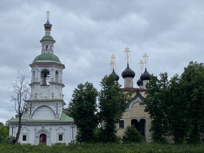 На север! Вологодские кружева, Поважские домовые росписи, Архангельские козули, Расписные небеса, Каргопольская игрушка, Онежские петроглифы...